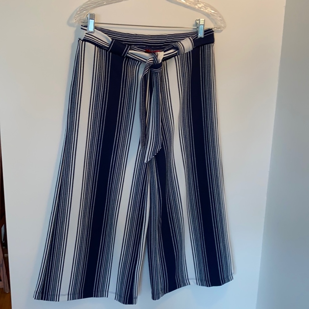 Hot Kiss gaucho pants navy and white striped EUC